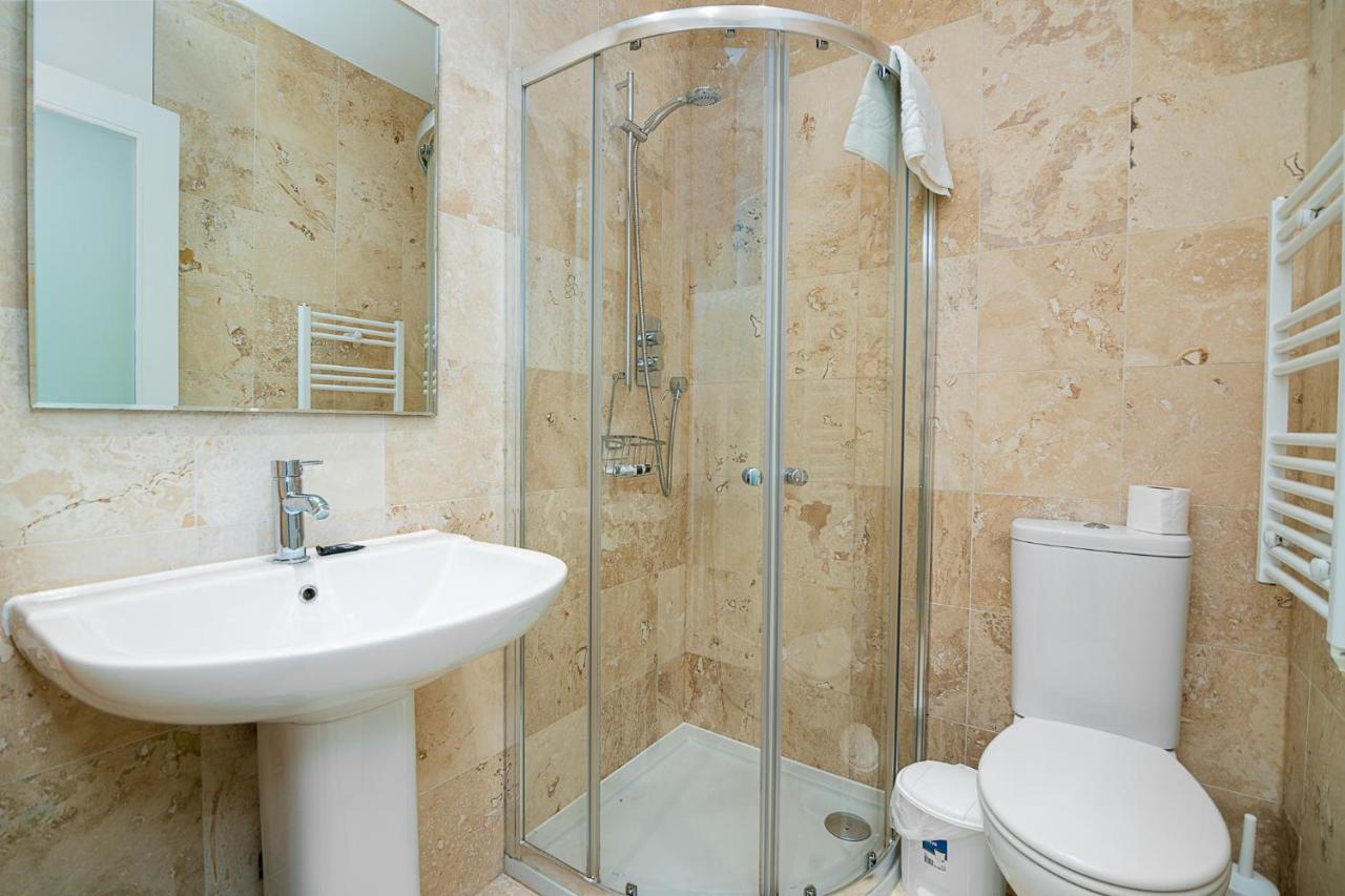 Modern 1 Bed Flat In Holborn, For Up To 2 People With Free Wifi *