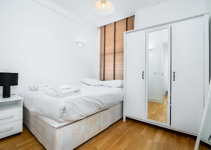 Modern 1 Bed Flat In Holborn, London For Up To 2 People With Free Wifi